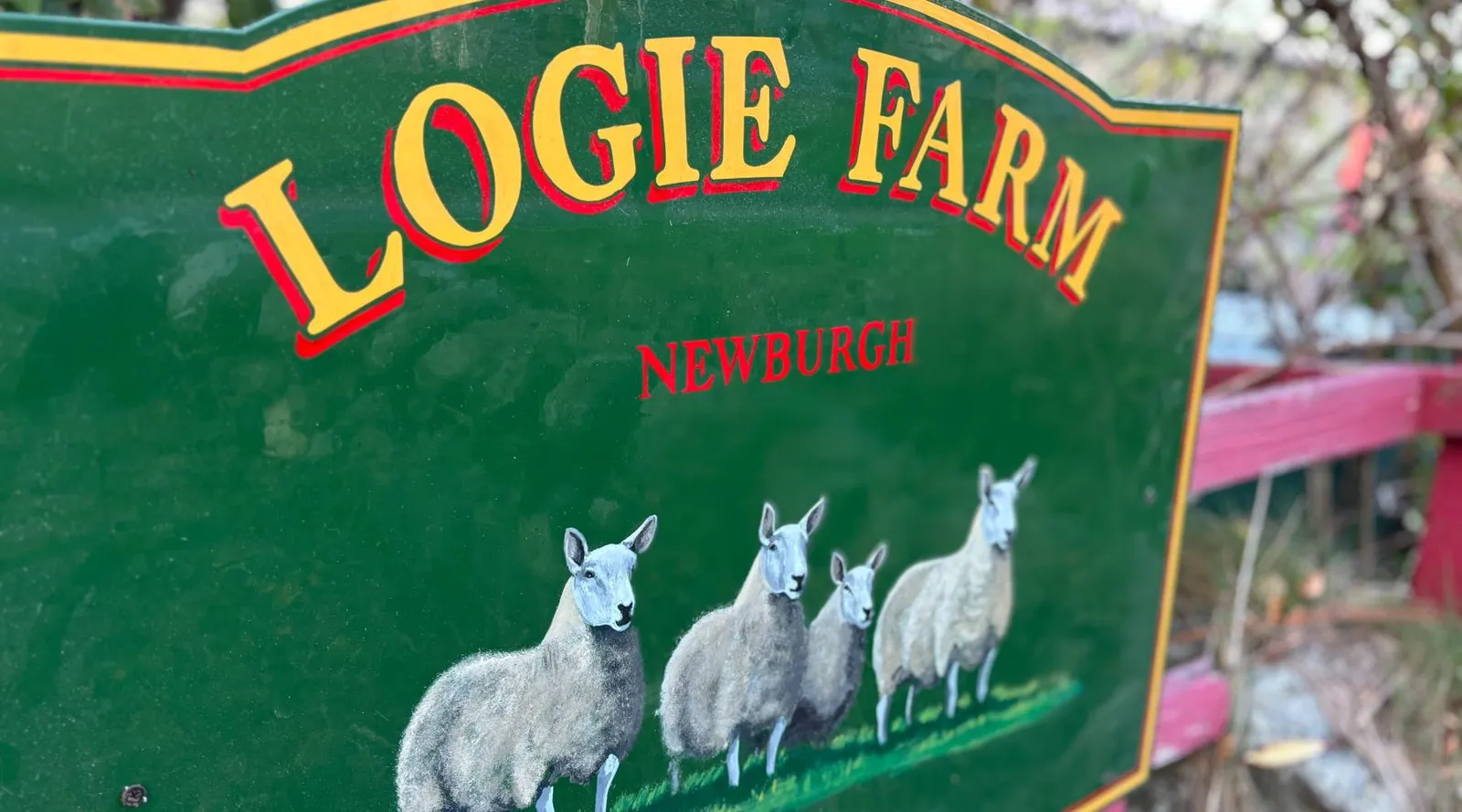 logie farm sign
